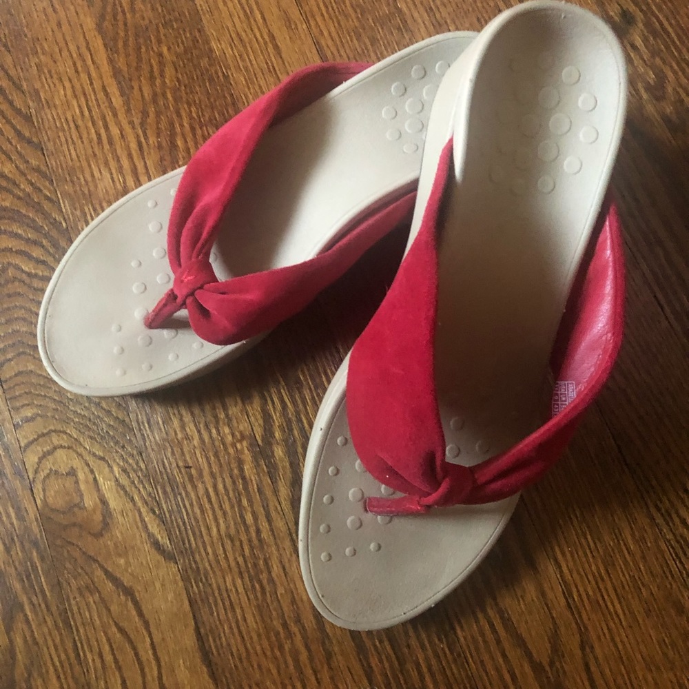 Vionic Red Suede Toe Post Sandals - image 3